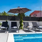 2 Bedroom Lovely Apartment In Obrovac *