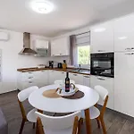 2 Bedroom Lovely Apartment In Obrovac