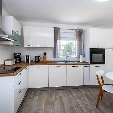 Awesome Apartment In Obrovac *