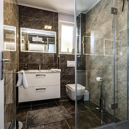 Awesome Apartment In Obrovac Feriehus