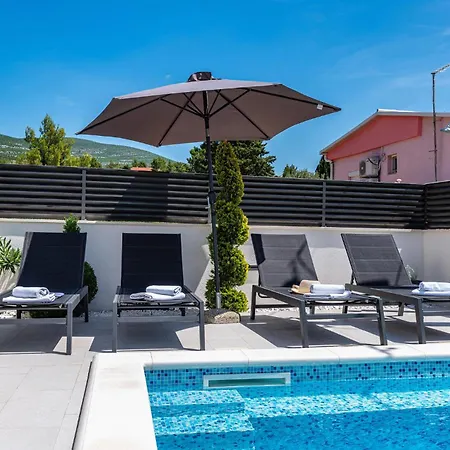 Awesome Apartment In Obrovac *