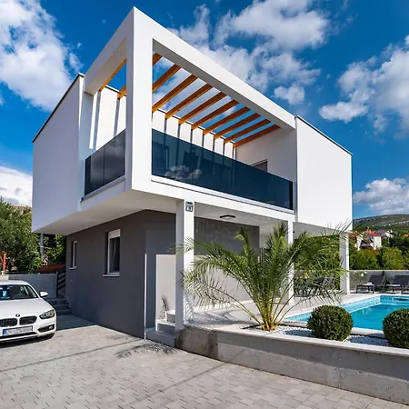 Awesome Apartment In Obrovac Feriehus *