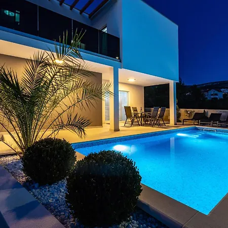 Awesome Apartment In Obrovac *