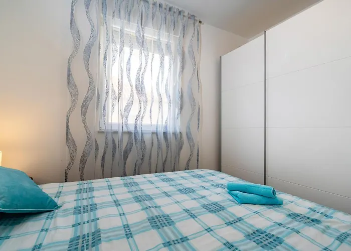 2 Bedroom Lovely Apartment In Obrovac