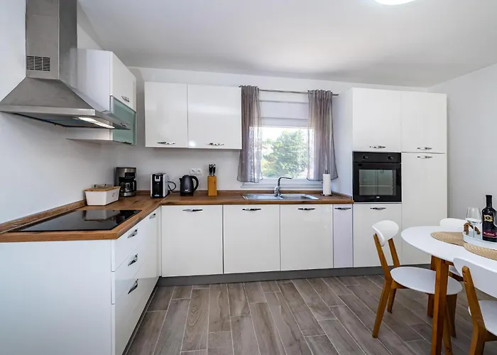 2 Bedroom Lovely Apartment In Obrovac *