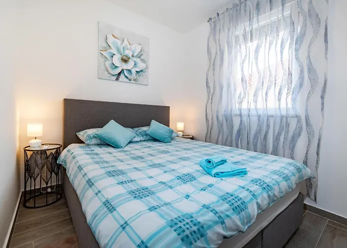Дом отдыха 2 Bedroom Lovely Apartment In Obrovac Обровац