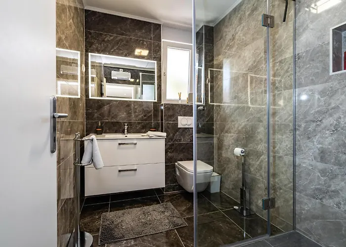 2 Bedroom Lovely Apartment In Obrovac Дом отдыха