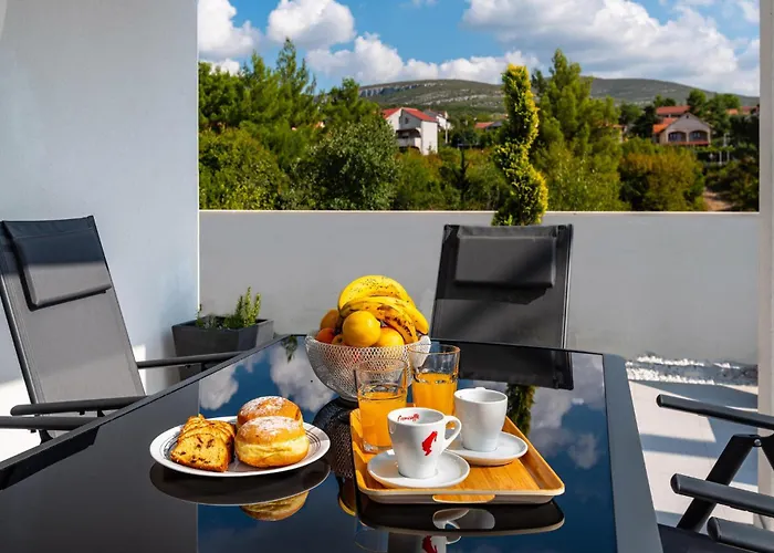 Дом отдыха 2 Bedroom Lovely Apartment In Obrovac