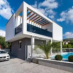 Awesome Apartment In Obrovac 別荘 *
