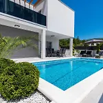 Awesome Apartment In Obrovac 別荘 オブロヴァツ