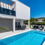 Awesome Apartment In Obrovac オブロヴァツ