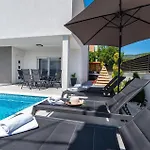 Awesome Apartment In Obrovac 別荘 オブロヴァツ