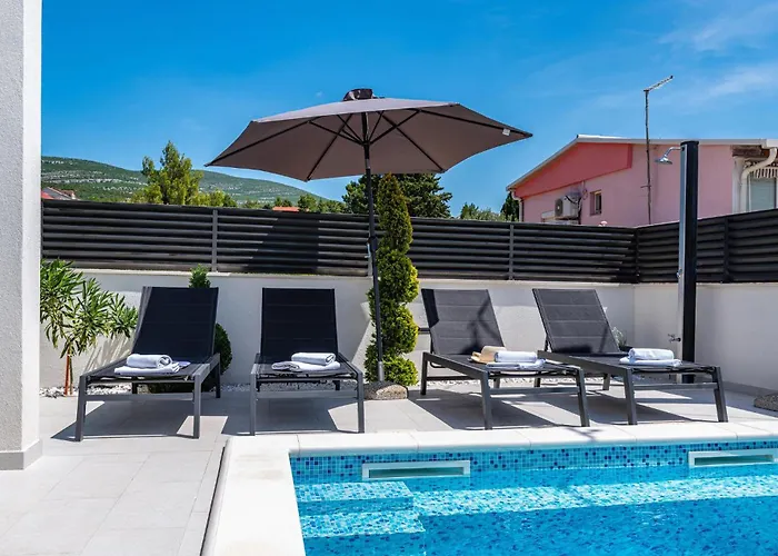 2 Bedroom Lovely Apartment In Obrovac *